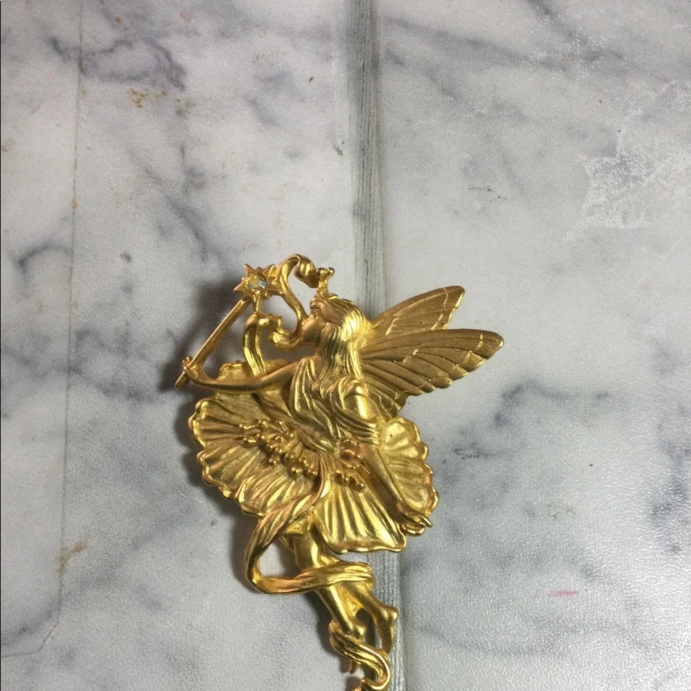 Fabulous Fairy with her sparkling wand - Picture 4 of 4